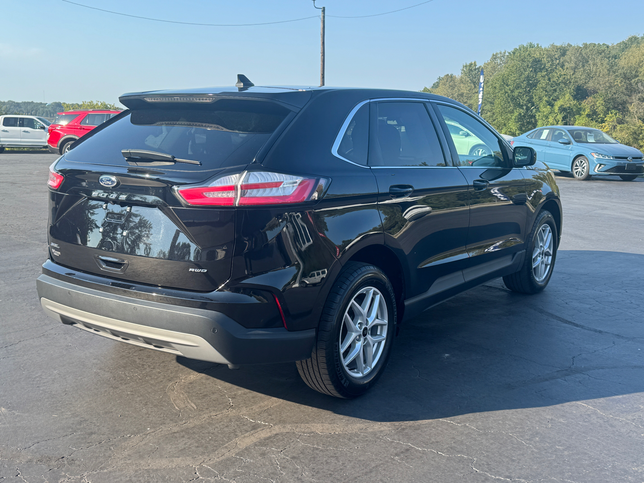 2024 Ford Edge SEL photo 2