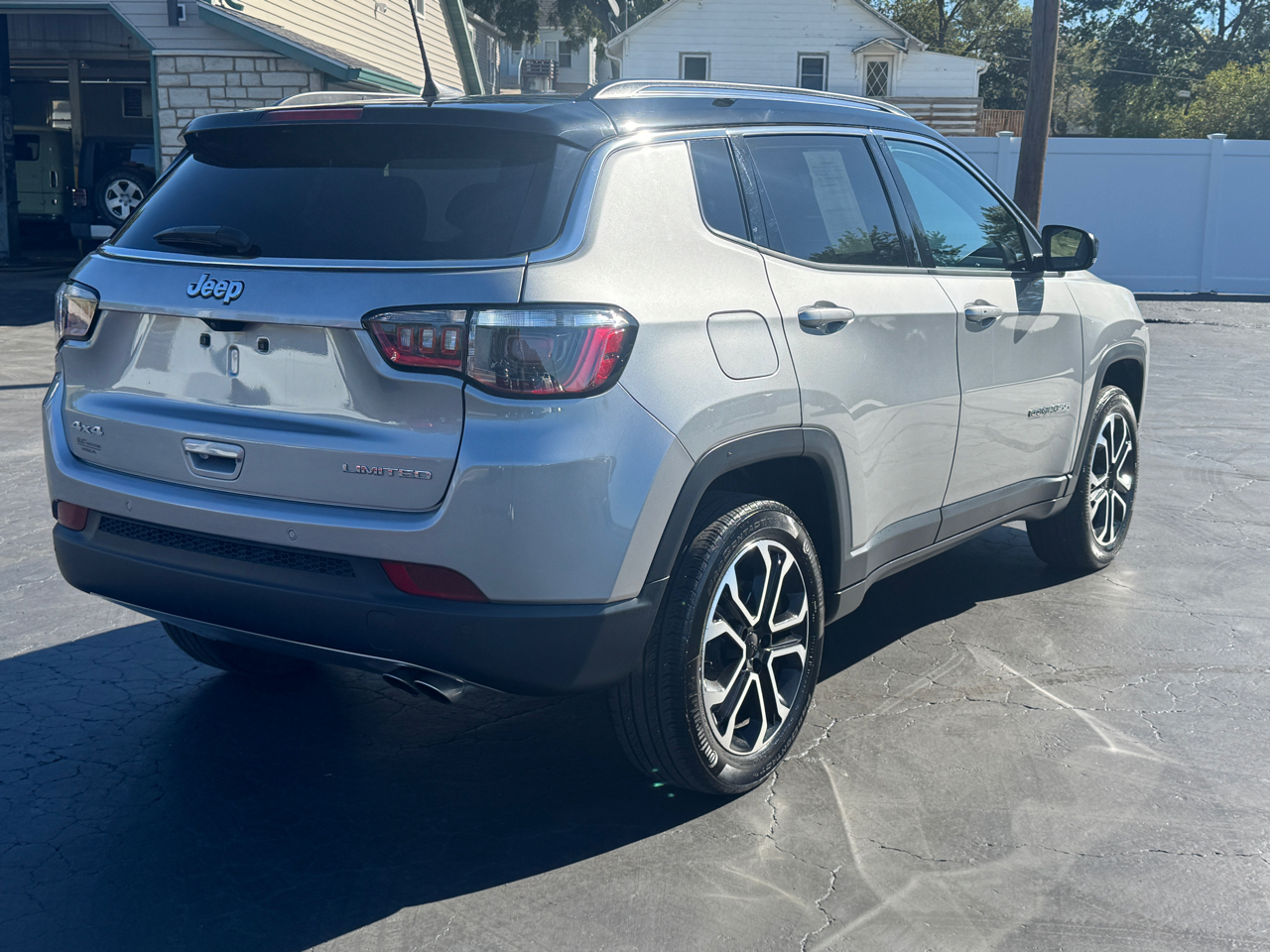 2022 Jeep Compass Limited photo 2