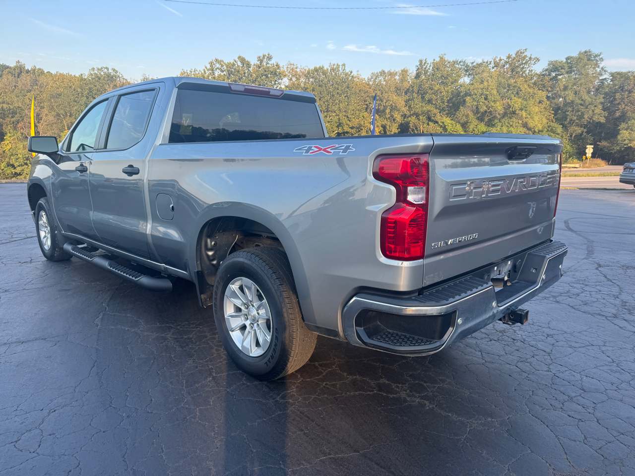 2023 Chevrolet Silverado 1500 photo 3