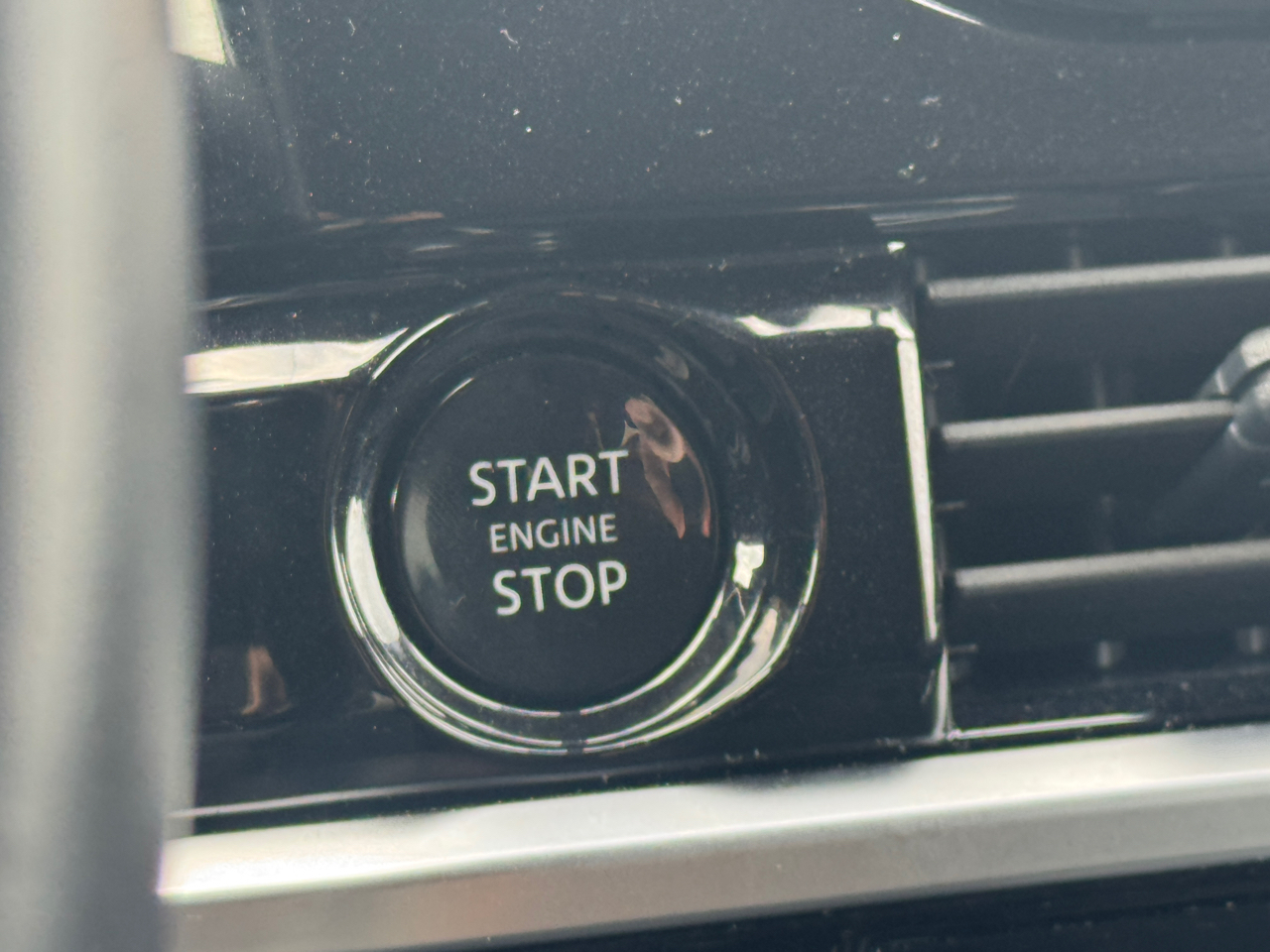 Nissan Pathfinder SV 4WD 2025