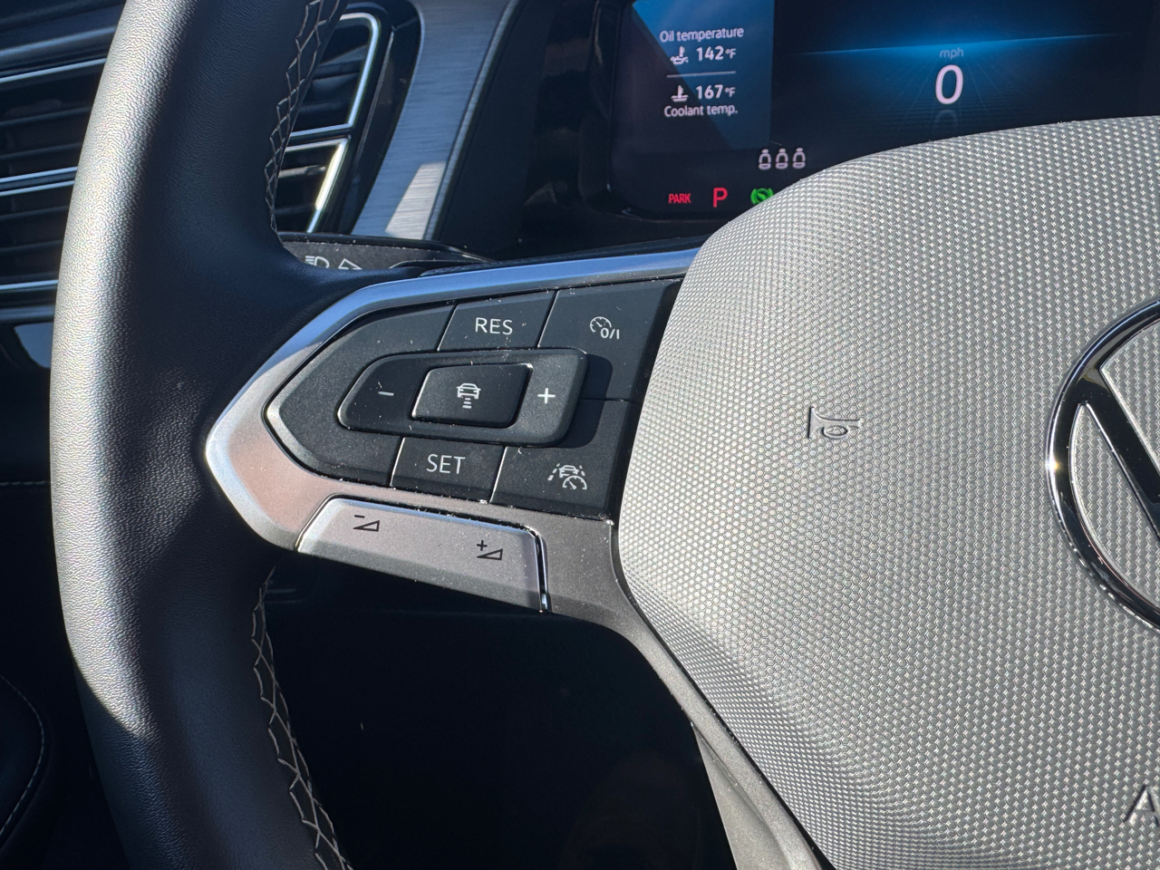 Volkswagen Atlas Cross Sport SE w/Technology AWD 2025