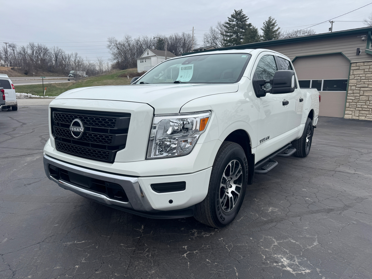 Nissan Titan Platinum Reserve Crew Cab 4WD 2024