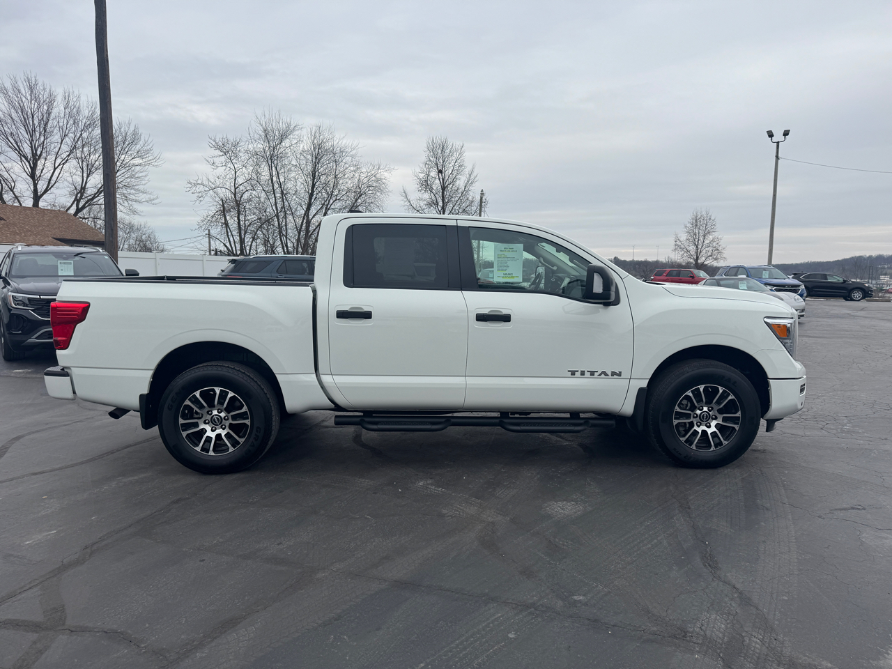 Nissan Titan Platinum Reserve Crew Cab 4WD 2024