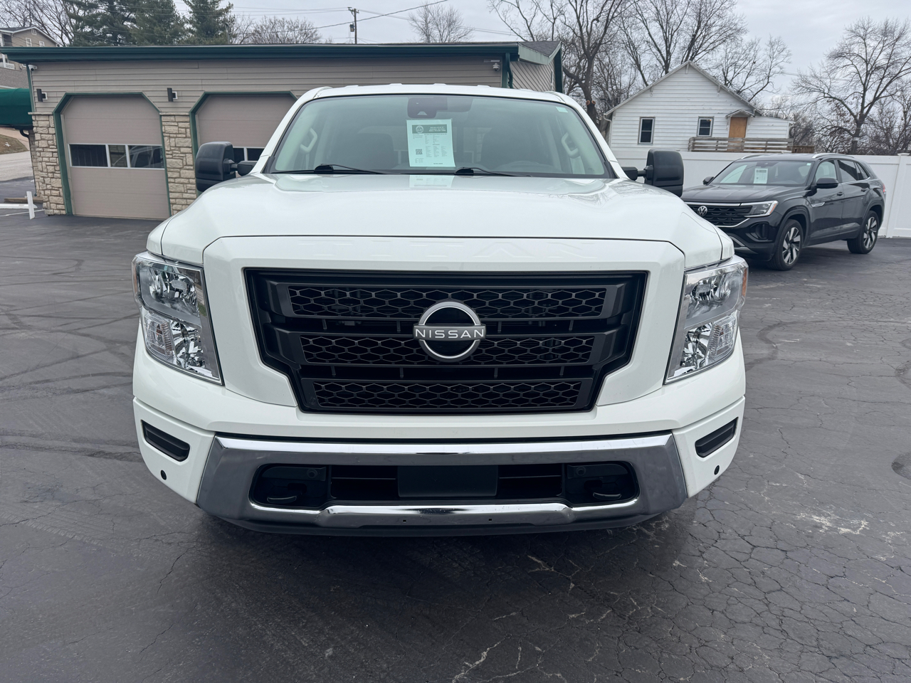 Nissan Titan Platinum Reserve Crew Cab 4WD 2024