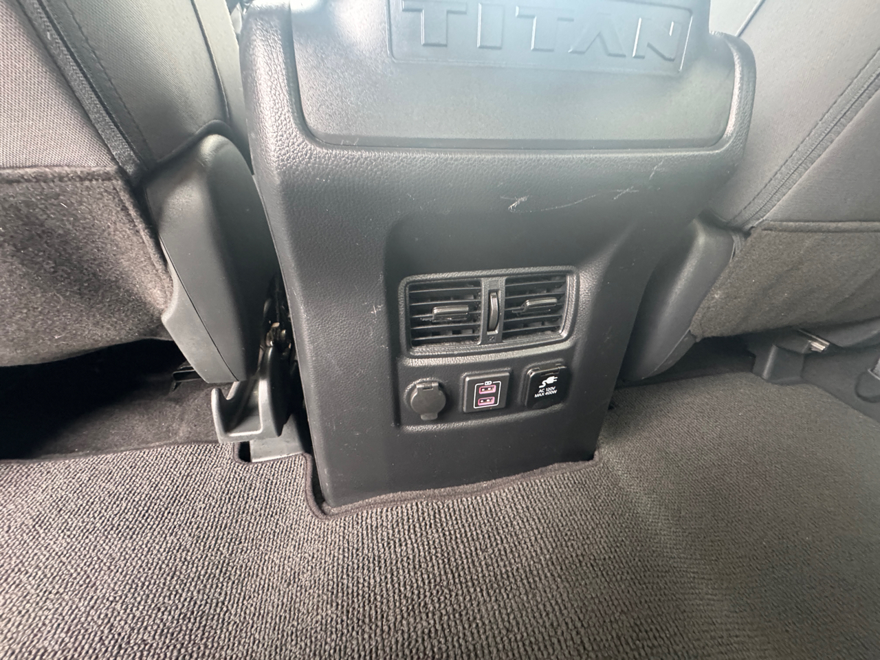 Nissan Titan Platinum Reserve Crew Cab 4WD 2024