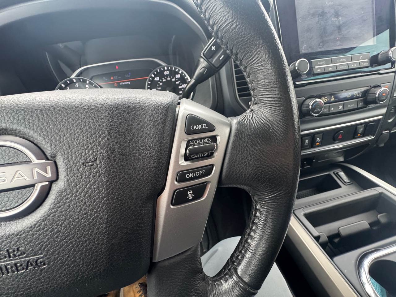 Nissan Titan Platinum Reserve Crew Cab 4WD 2024