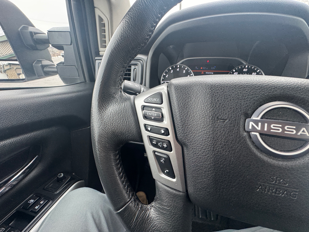 Nissan Titan Platinum Reserve Crew Cab 4WD 2024