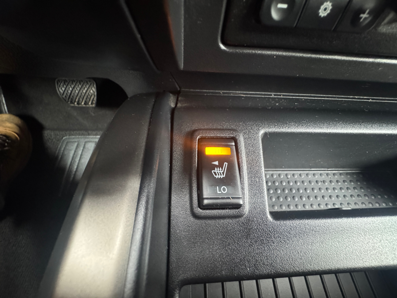 Nissan Titan Platinum Reserve Crew Cab 4WD 2024