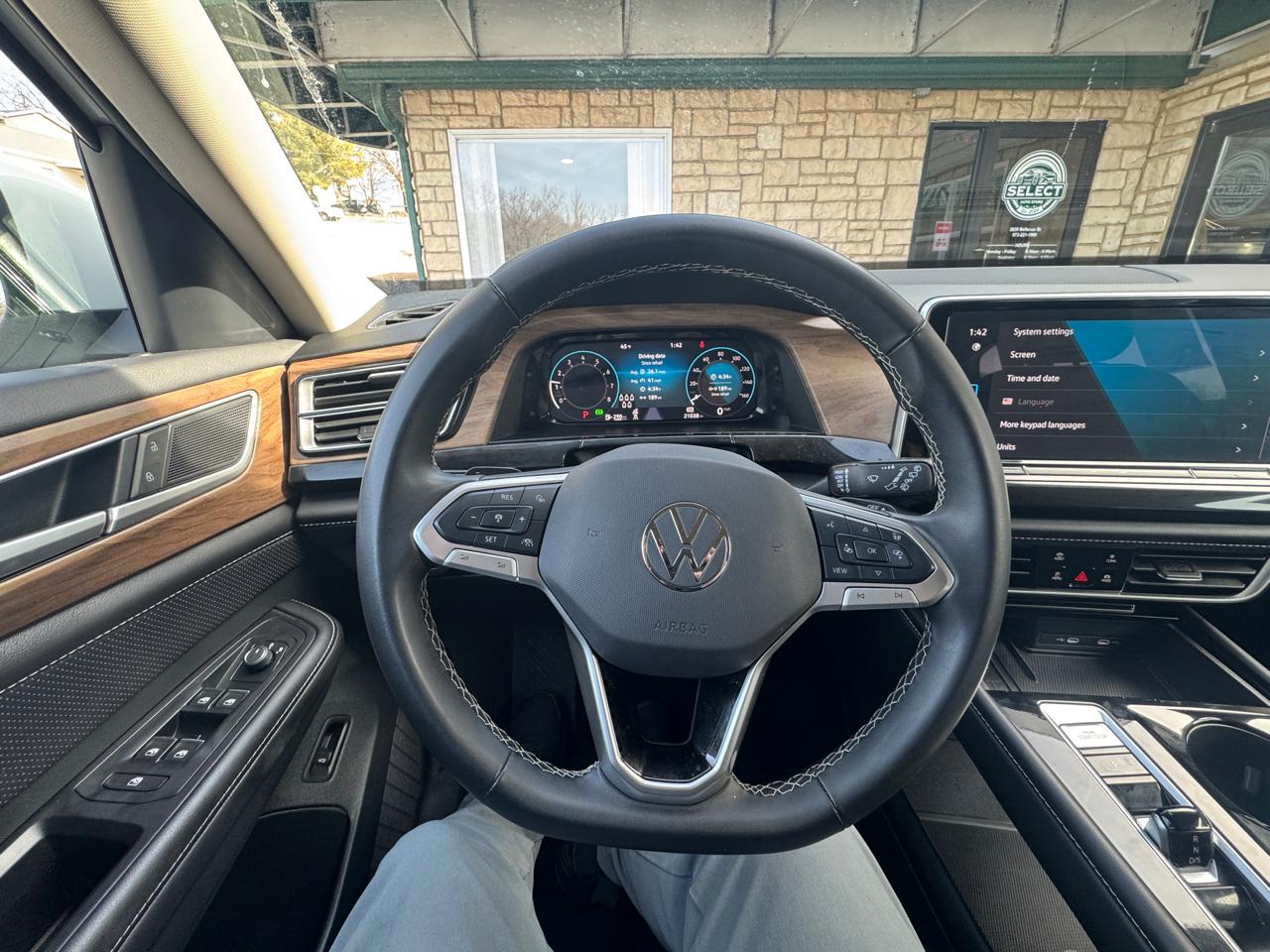 Volkswagen Atlas SE w/Technology 4MOTION 2025
