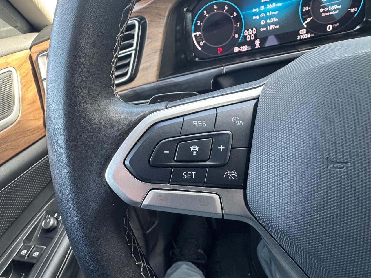 Volkswagen Atlas SE w/Technology 4MOTION 2025