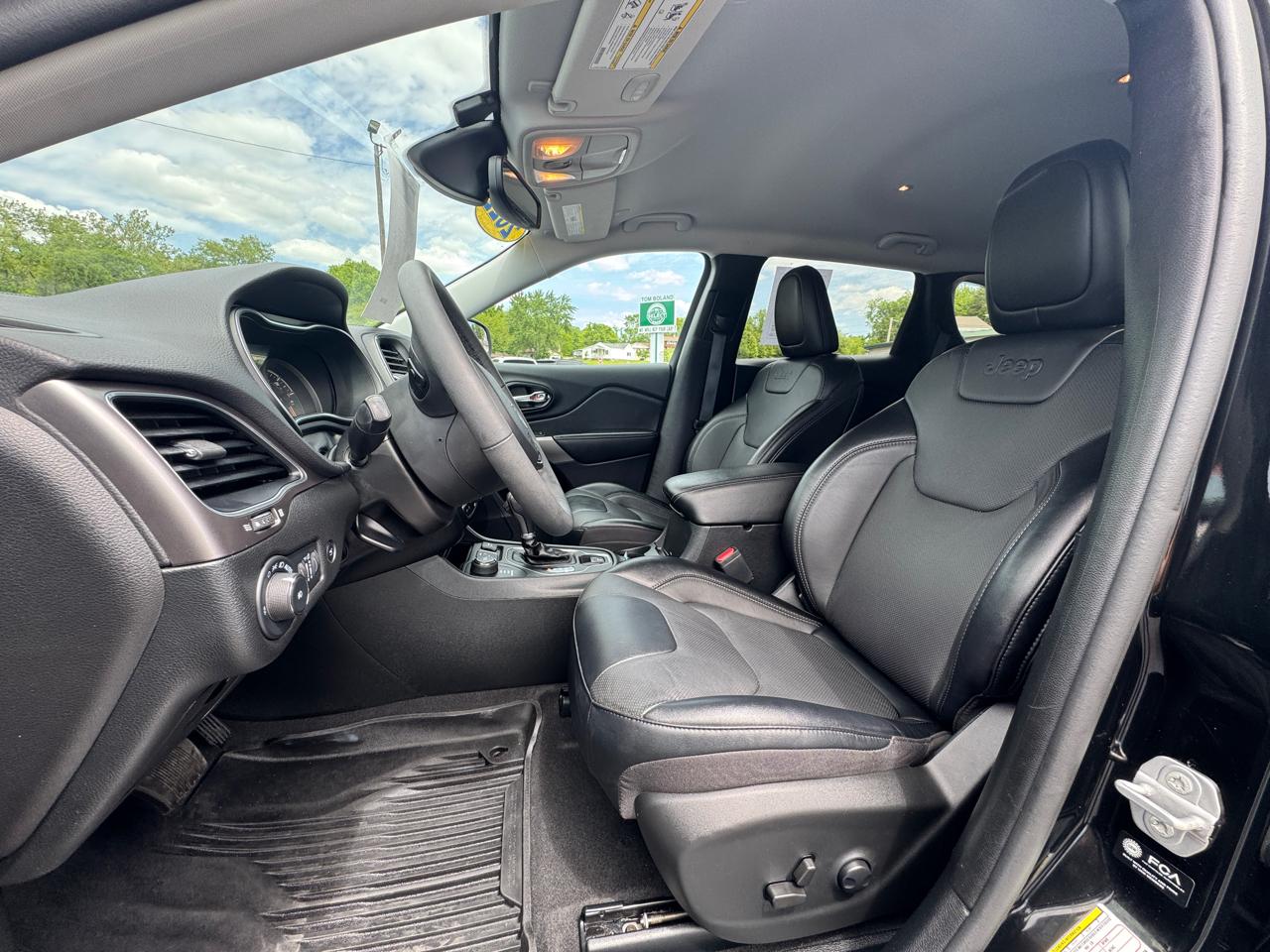 Jeep Cherokee Latitude LUX 4D SUV 4WD 2022