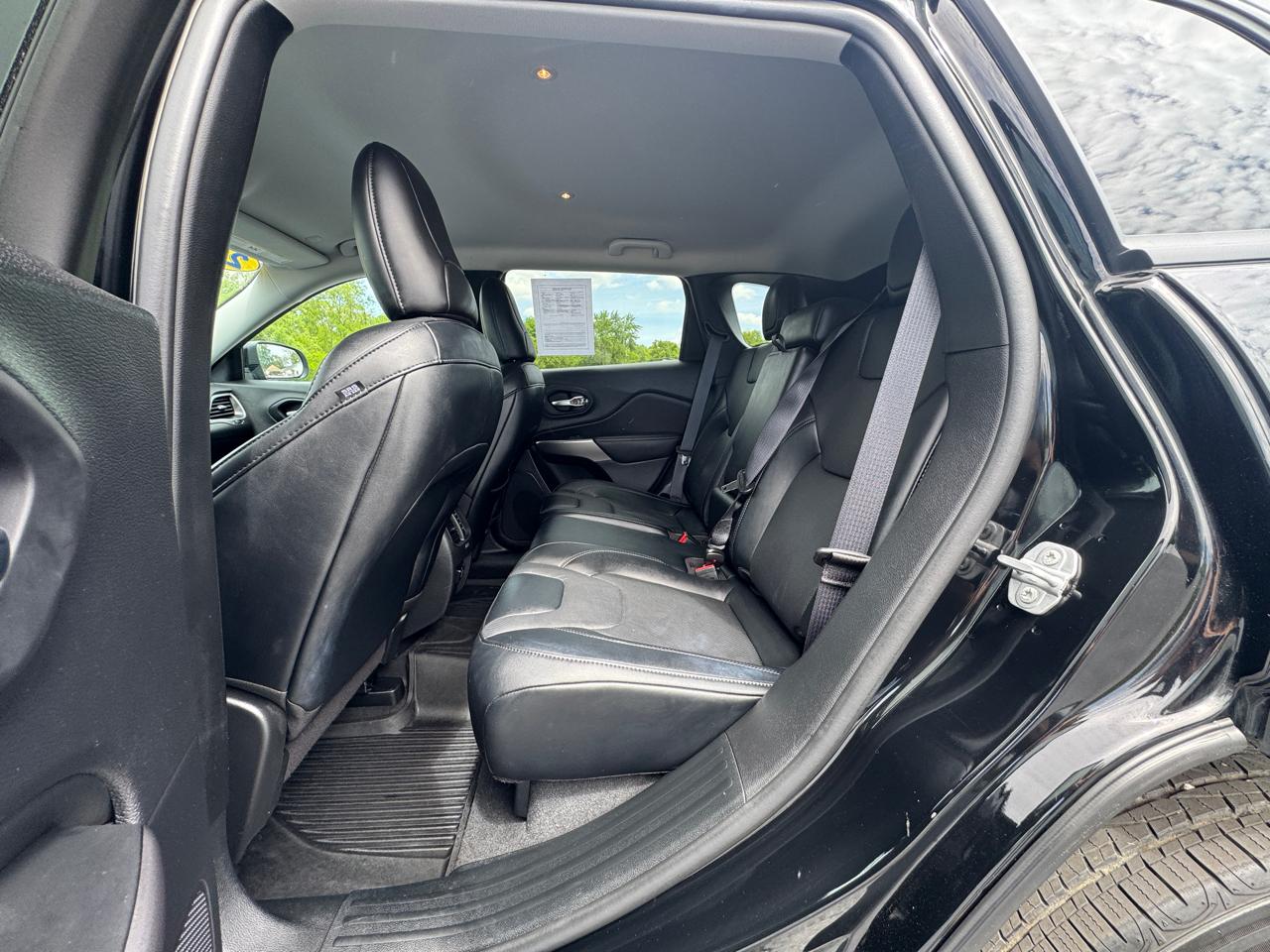 Jeep Cherokee Latitude LUX 4D SUV 4WD 2022