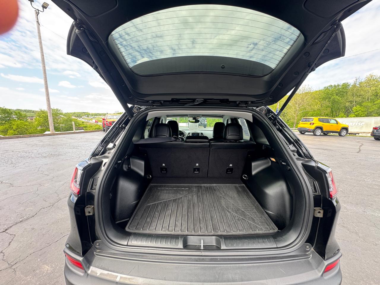 Jeep Cherokee Latitude LUX 4D SUV 4WD 2022