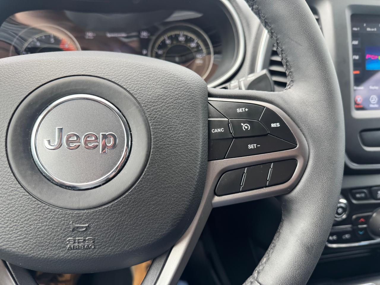Jeep Cherokee Latitude LUX 4D SUV 4WD 2022