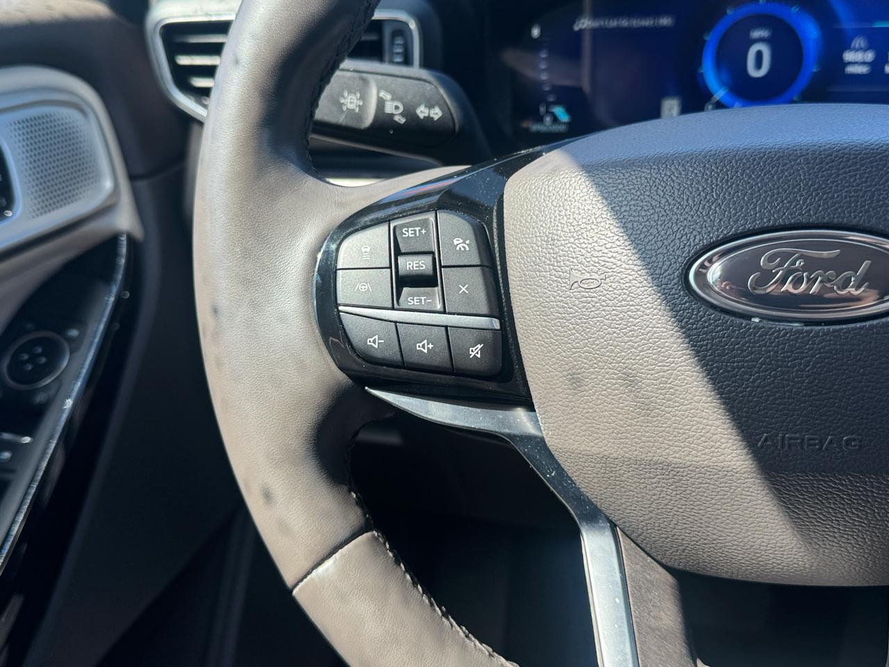 Ford Explorer Platinum AWD 2023