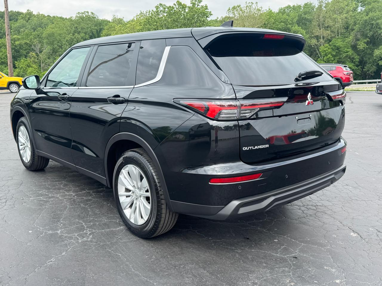 Mitsubishi Outlander ES AWD 2025