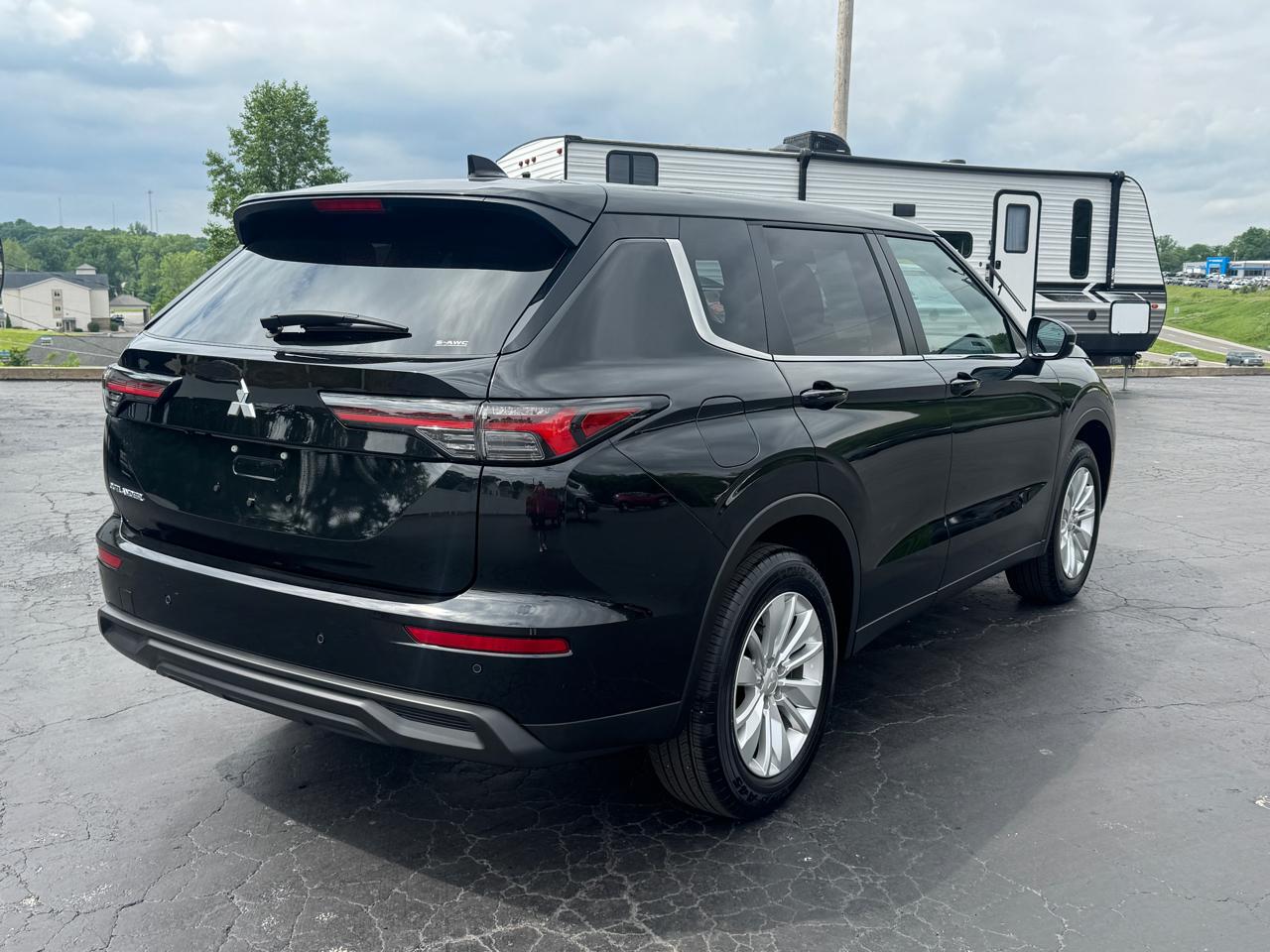 Mitsubishi Outlander ES AWD 2025