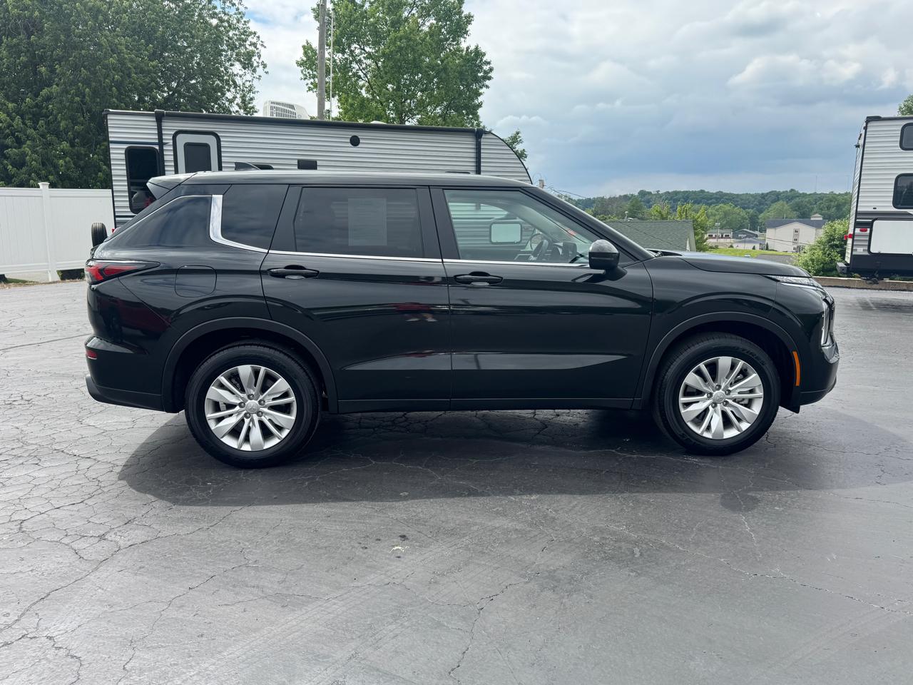 Mitsubishi Outlander ES AWD 2025