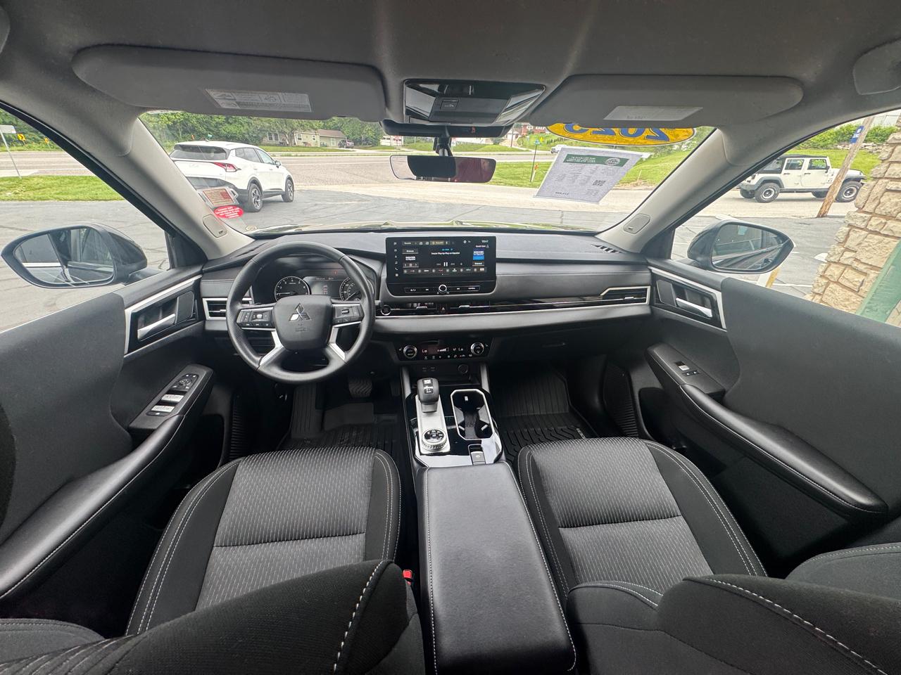 Mitsubishi Outlander ES AWD 2025