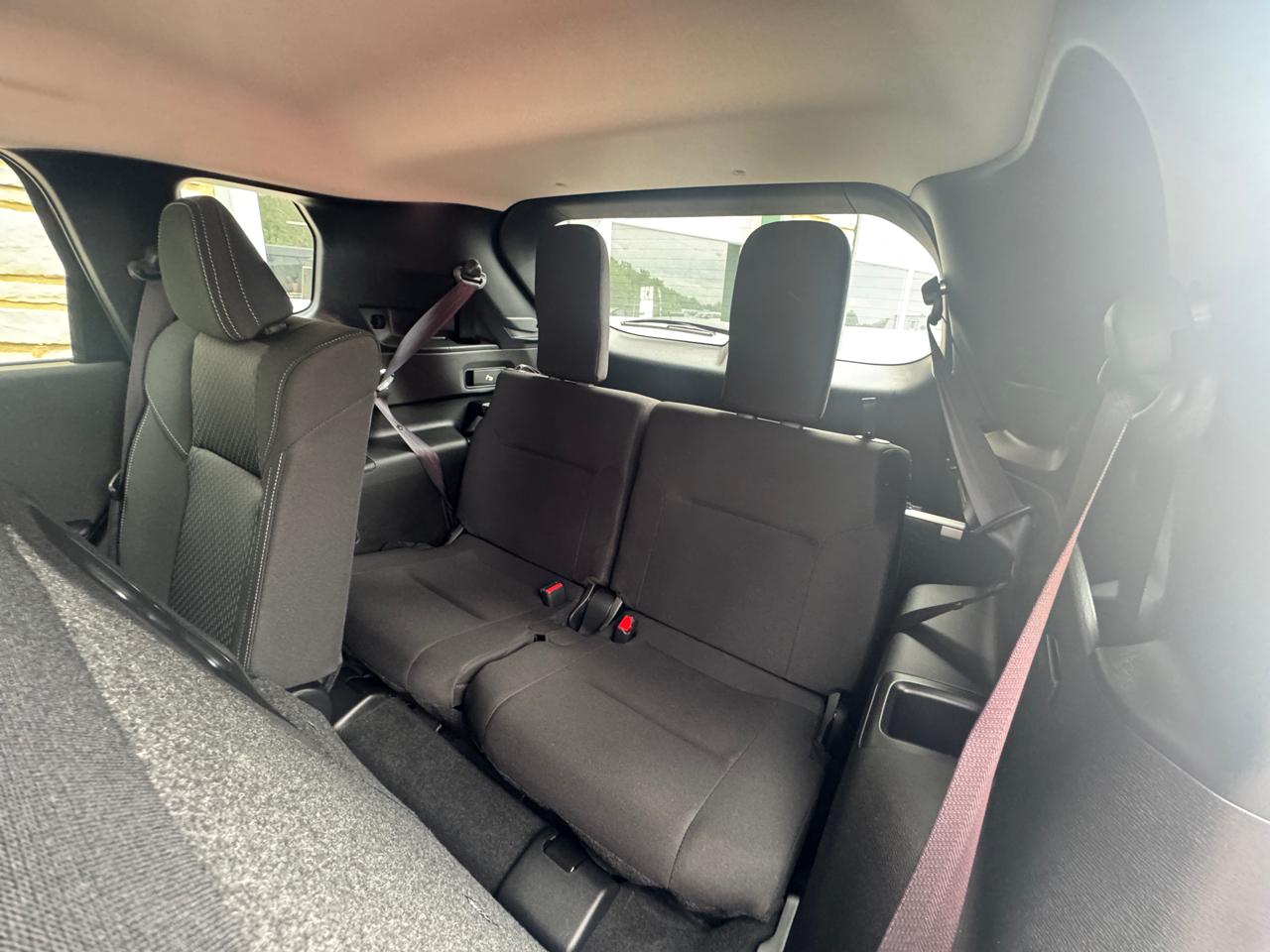 Mitsubishi Outlander ES AWD 2025