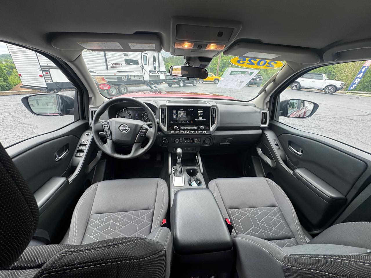 Nissan Frontier SV Crew Cab 4WD 2025