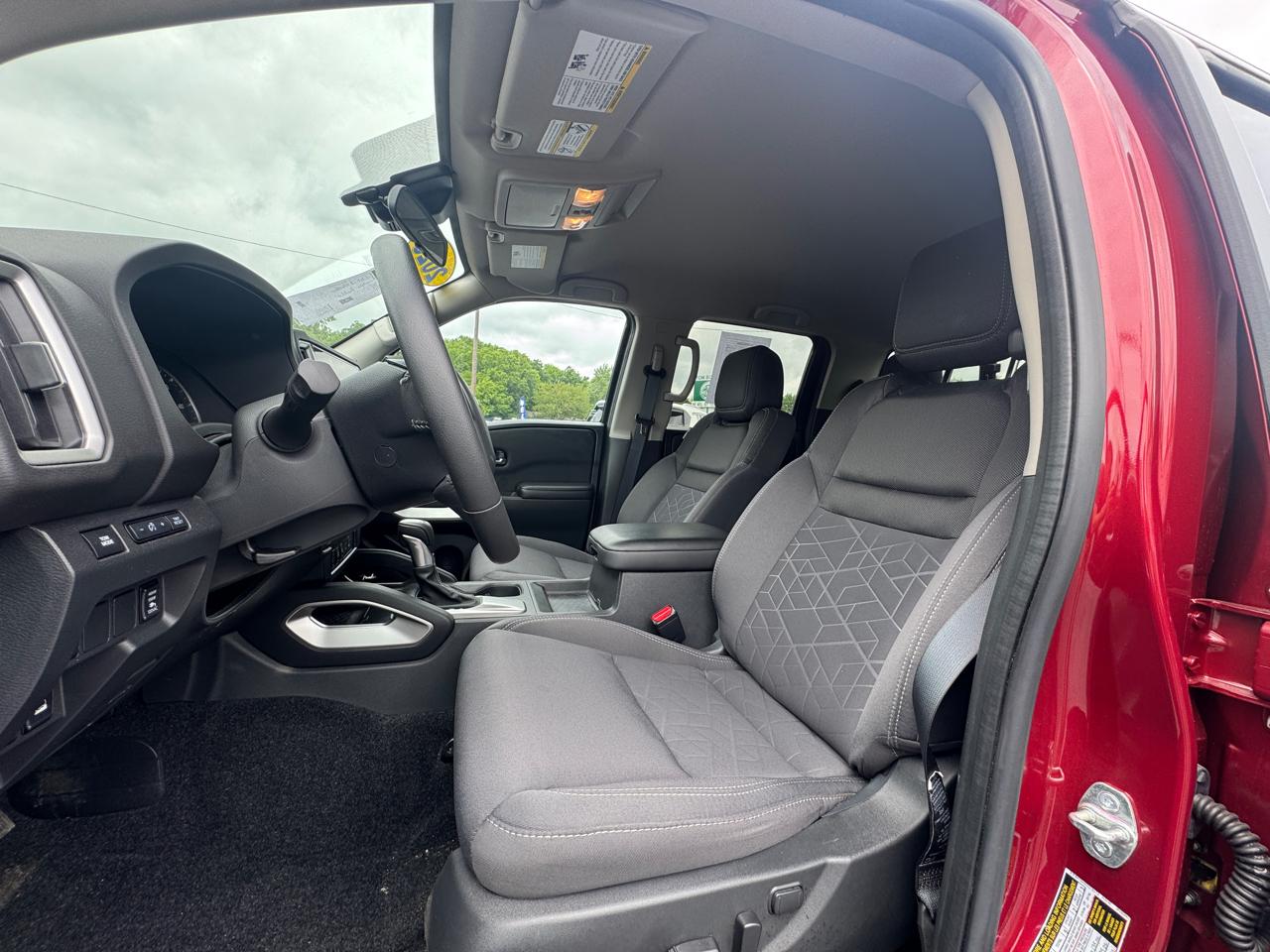 Nissan Frontier SV Crew Cab 4WD 2025