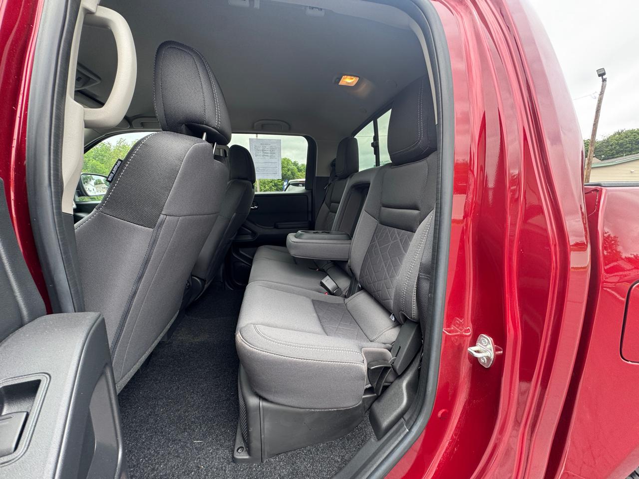 Nissan Frontier SV Crew Cab 4WD 2025