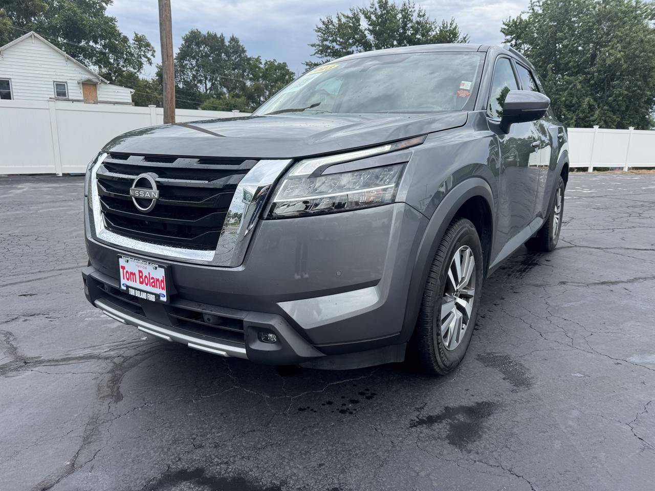 2023 Nissan Pathfinder SL 4WD