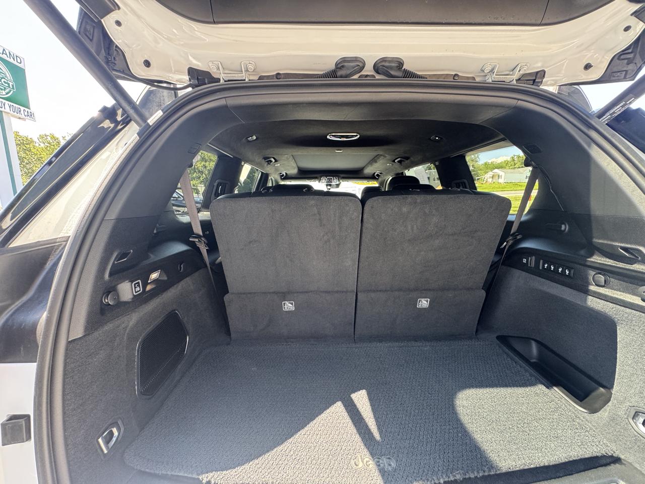 Jeep Grand Cherokee L Summit 4WD 2023