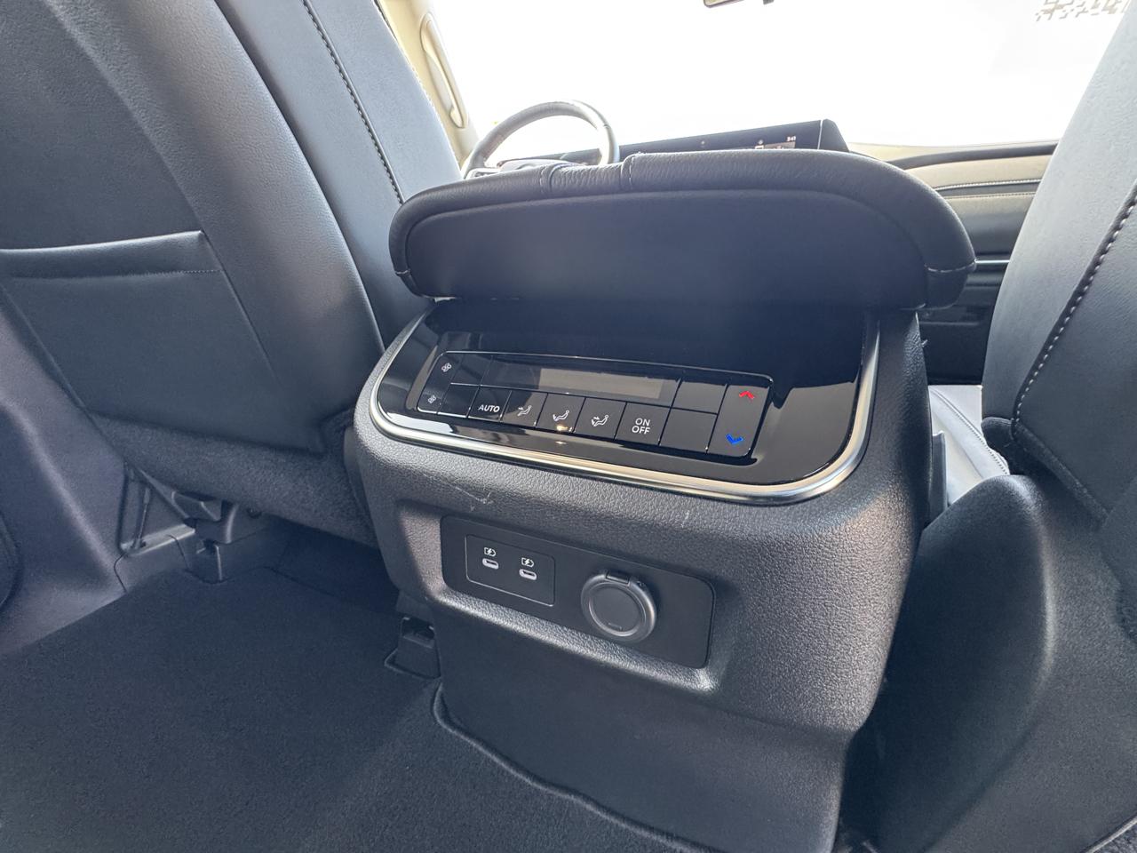 Nissan Armada SV 4WD 2025