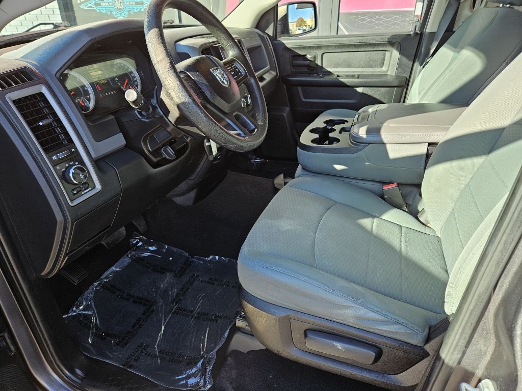 RAM 1500 Tradesman Quad Cab 4WD 2016