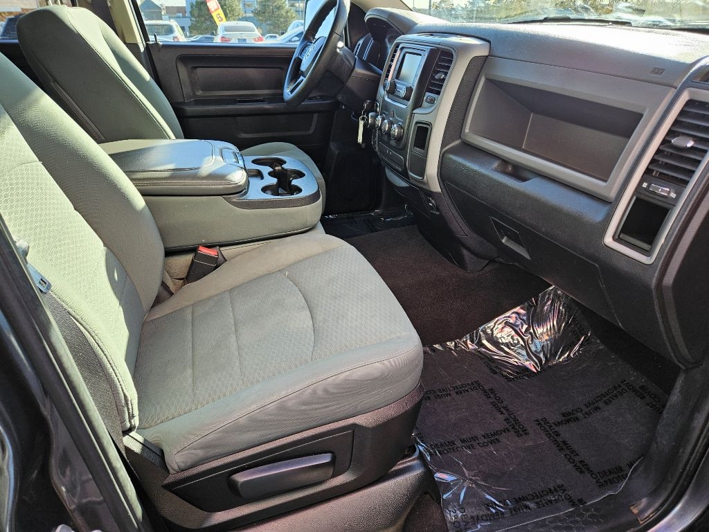 RAM 1500 Tradesman Quad Cab 4WD 2016