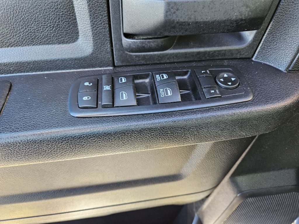 RAM 1500 Tradesman Quad Cab 4WD 2016