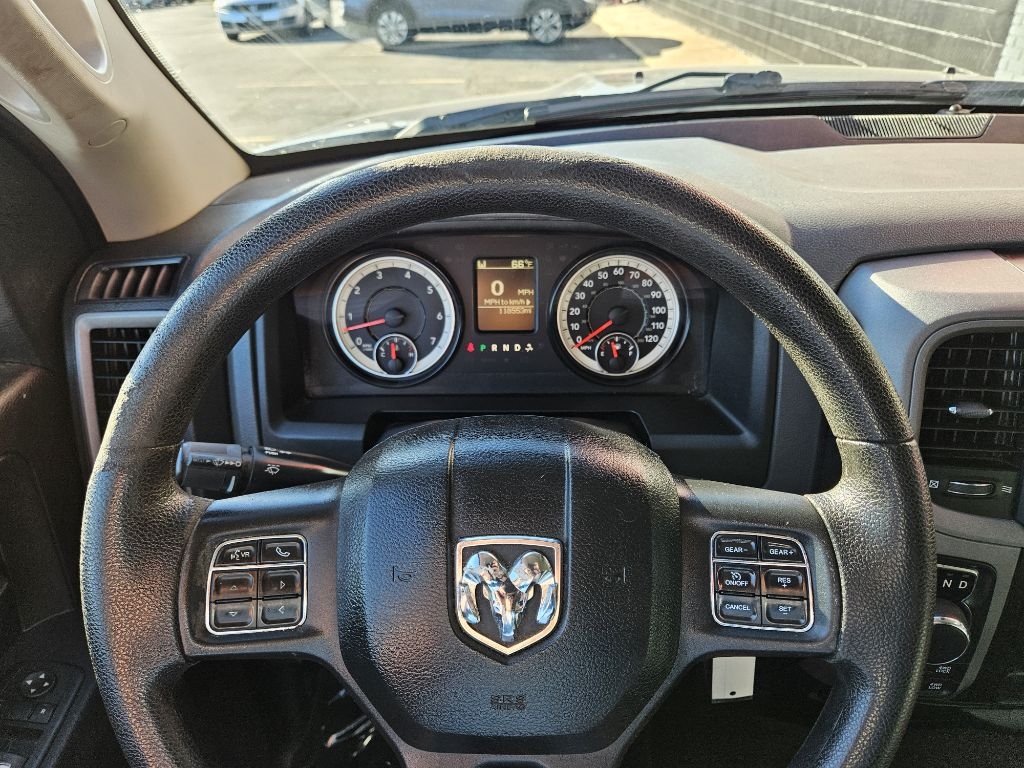 RAM 1500 Tradesman Quad Cab 4WD 2016