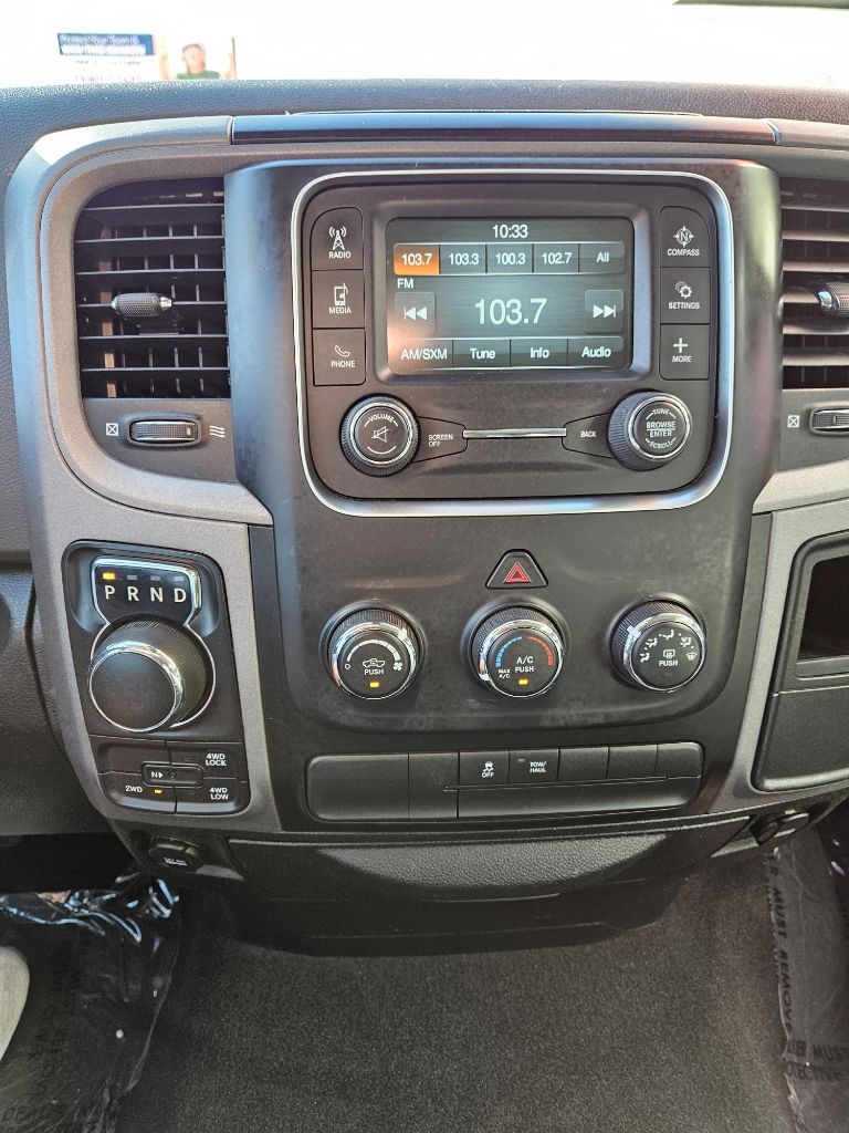 RAM 1500 Tradesman Quad Cab 4WD 2016