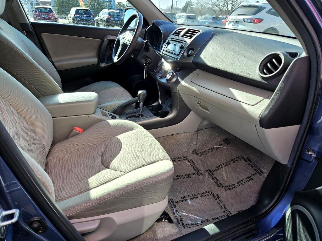 Toyota RAV4 Base I4 4WD 2012