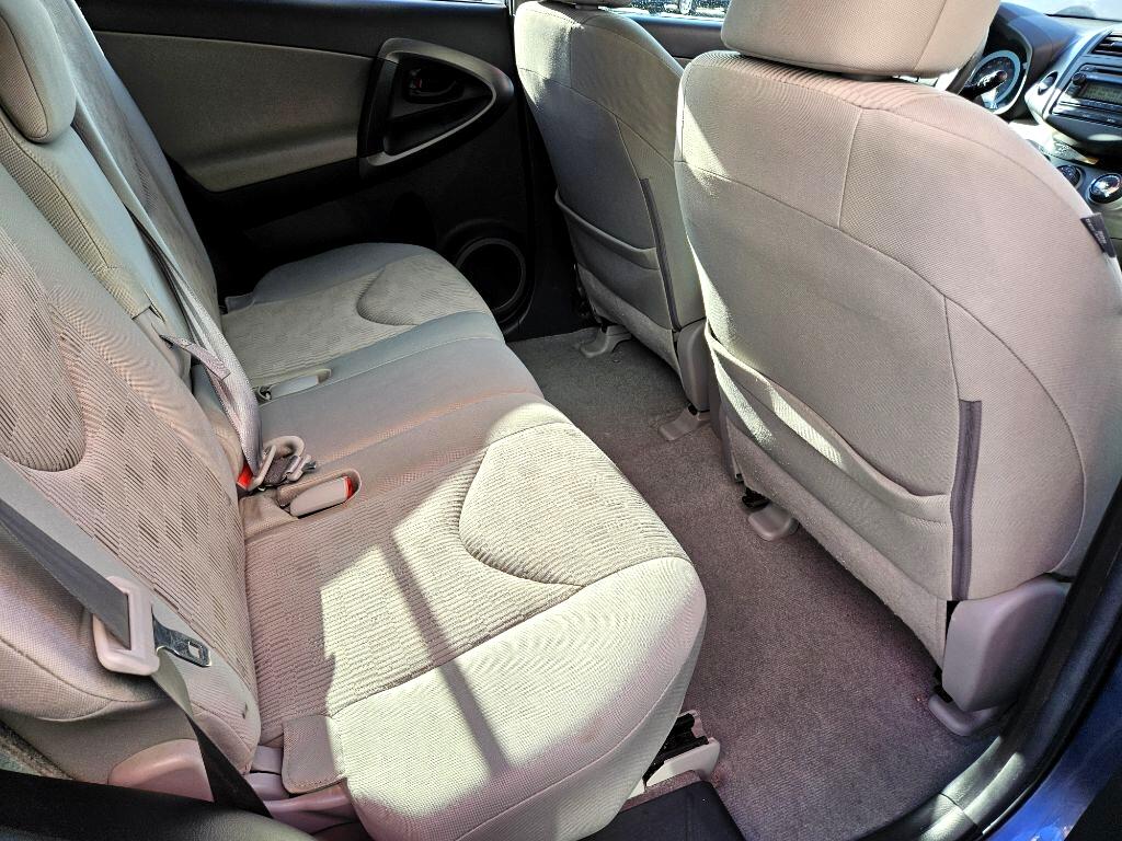 Toyota RAV4 Base I4 4WD 2012