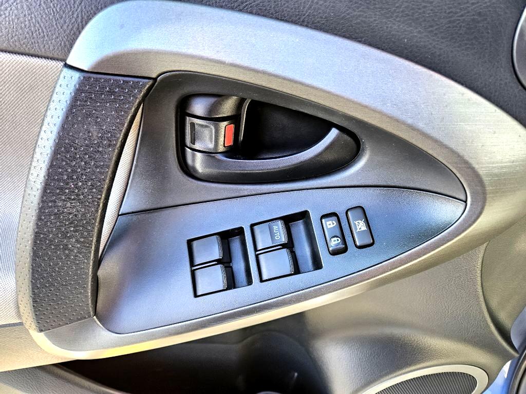 Toyota RAV4 Base I4 4WD 2012