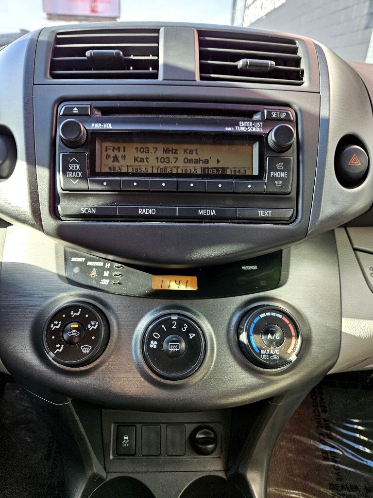 Toyota RAV4 Base I4 4WD 2012