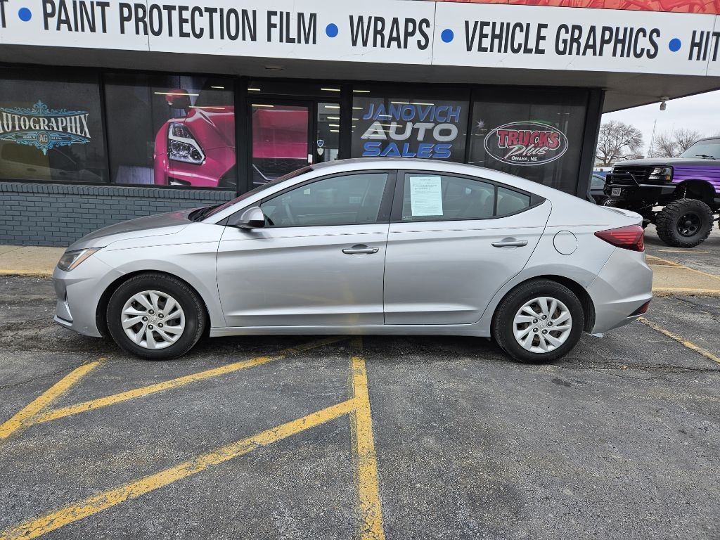 Hyundai Elantra SE 6M 2020