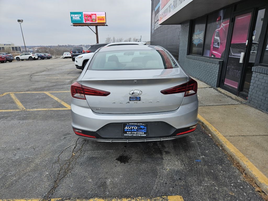 Hyundai Elantra SE 6M 2020