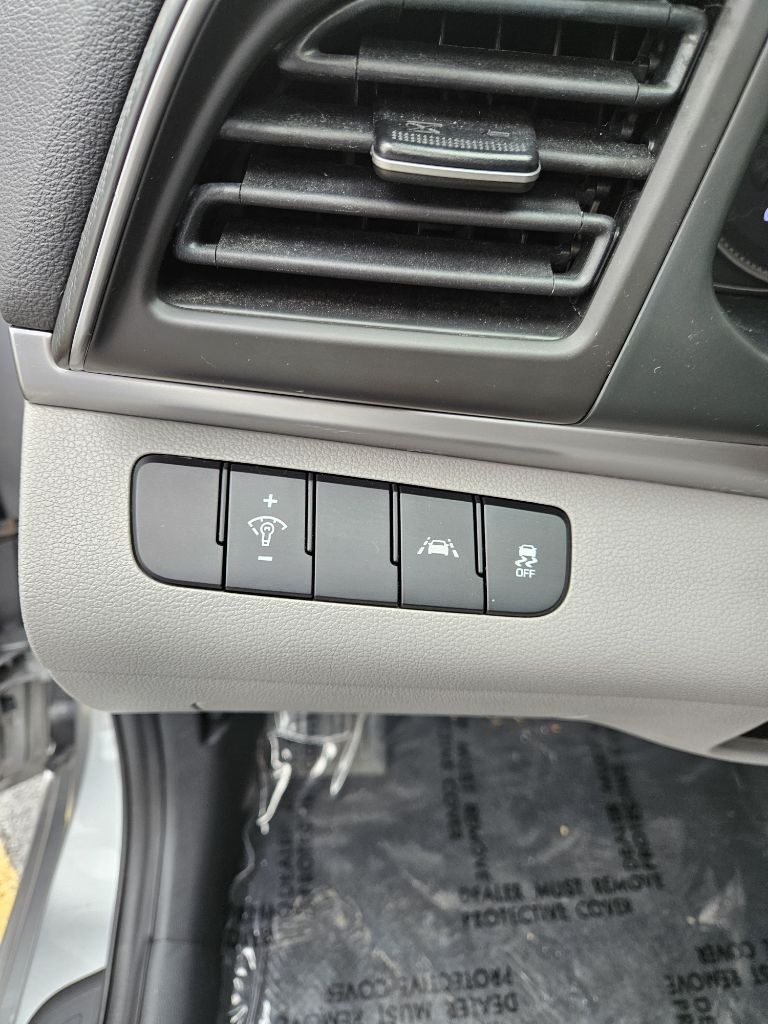 Hyundai Elantra SE 6M 2020