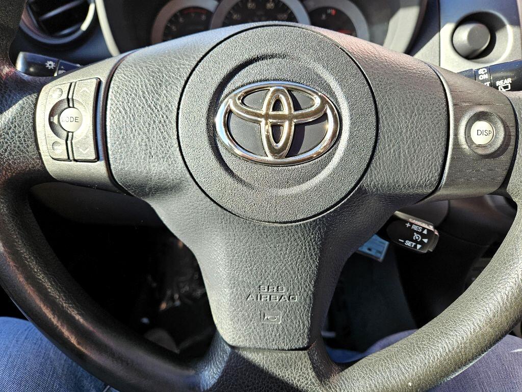 Toyota RAV4 Base I4 2WD 2012