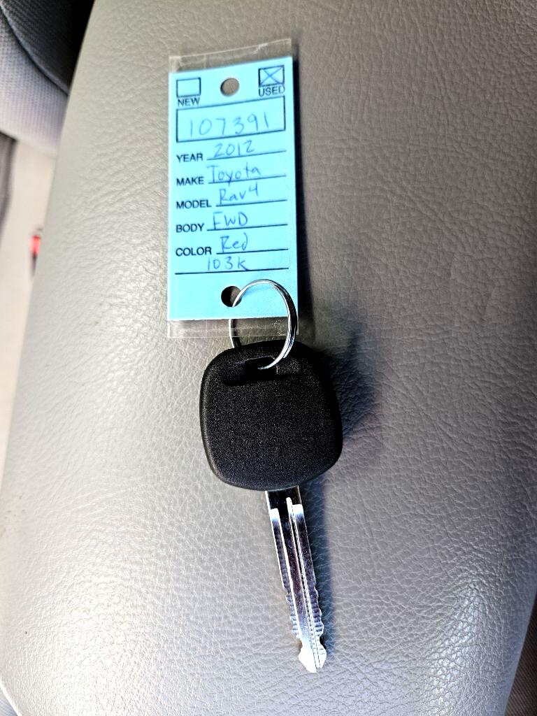 Toyota RAV4 Base I4 2WD 2012