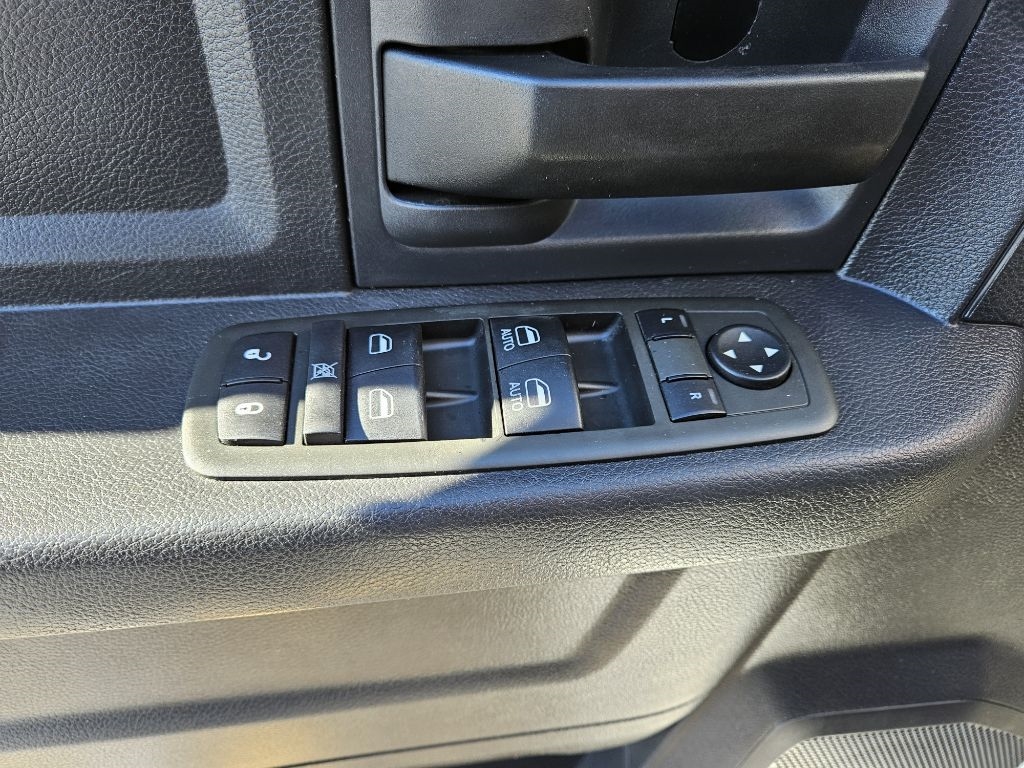 RAM 1500 ST Crew Cab 4WD 2012