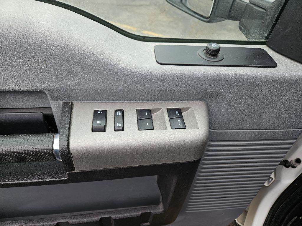 Ford F-350 SD XLT Crew Cab Short Bed 4WD 2015