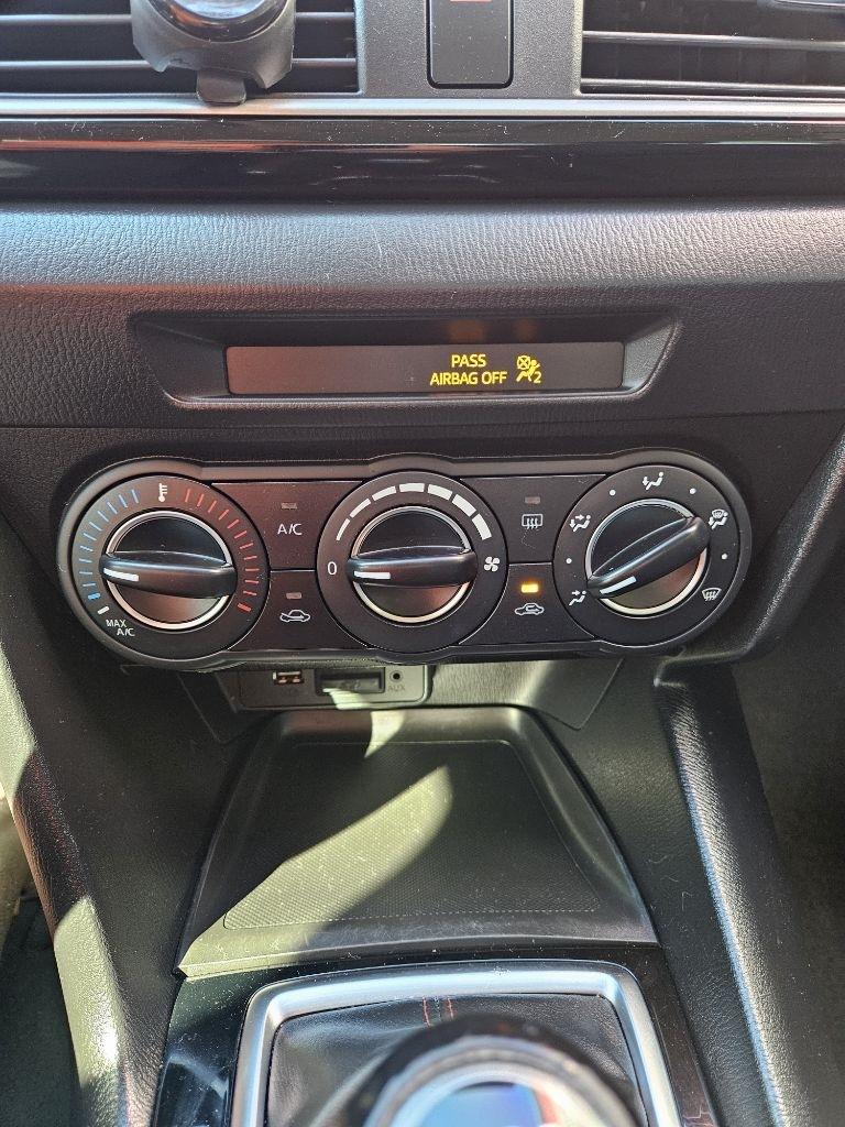 Mazda MAZDA3 i Touring AT 5-Door 2015