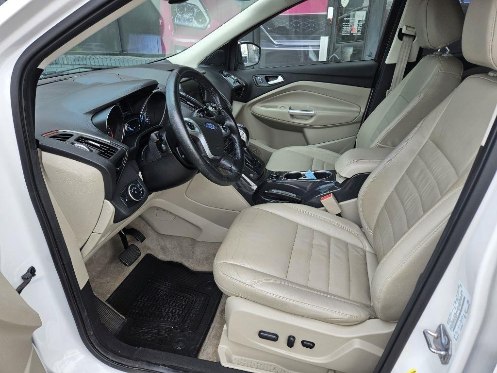 Ford Escape Titanium 4WD 2015