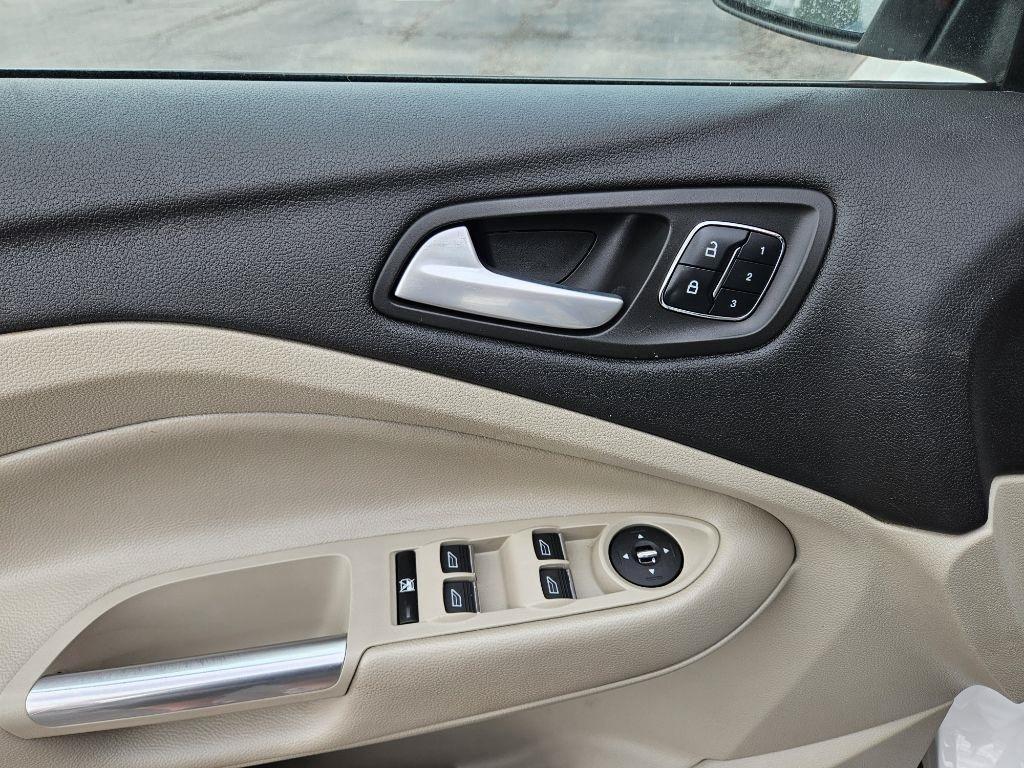 Ford Escape Titanium 4WD 2015