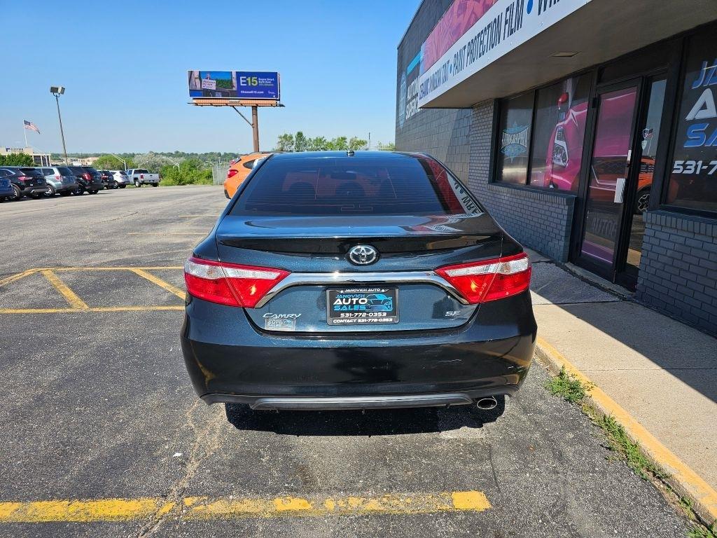 Toyota Camry 4dr Sdn I4 Auto XLE (Natl) 2015
